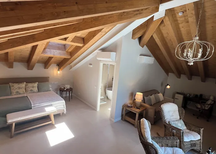 Aurora Hotel Lezzeno