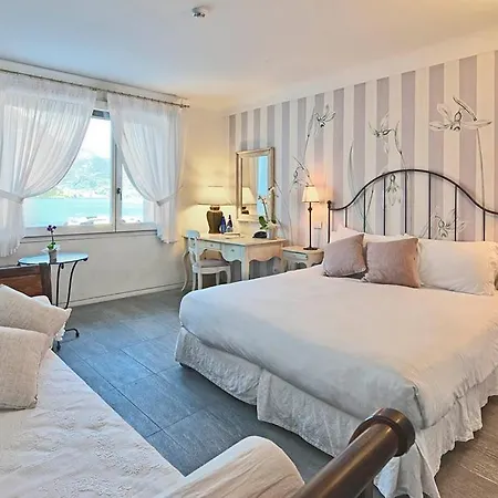Aurora Hotel 3*