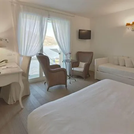 Aurora Hotel 3*