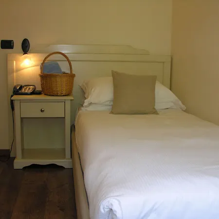 Aurora Hotel 3*