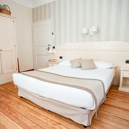 Aurora Hotel Lezzeno