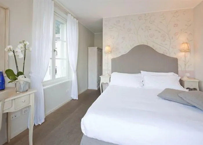 Aurora Hotel Lezzeno