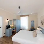 Aurora Hotel 3*
